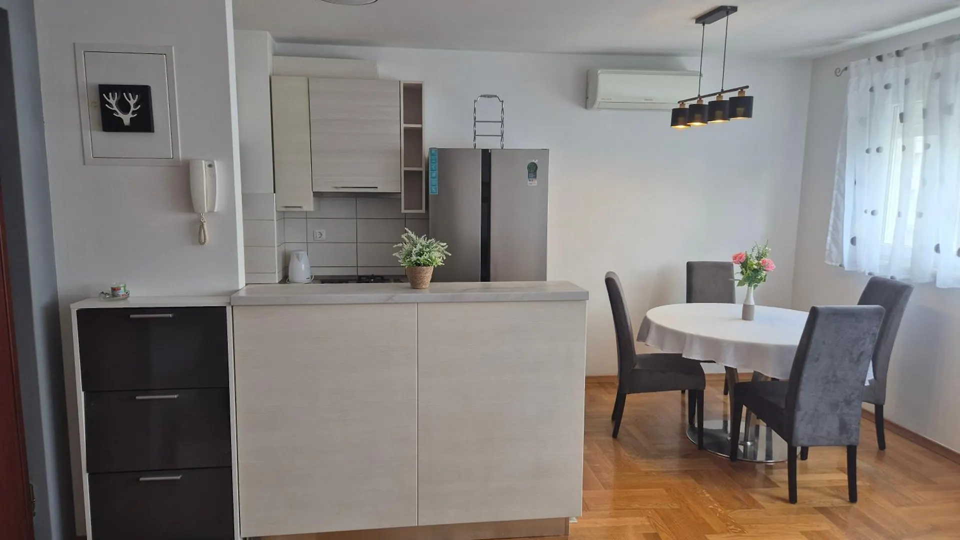 Apartment Znjan Split