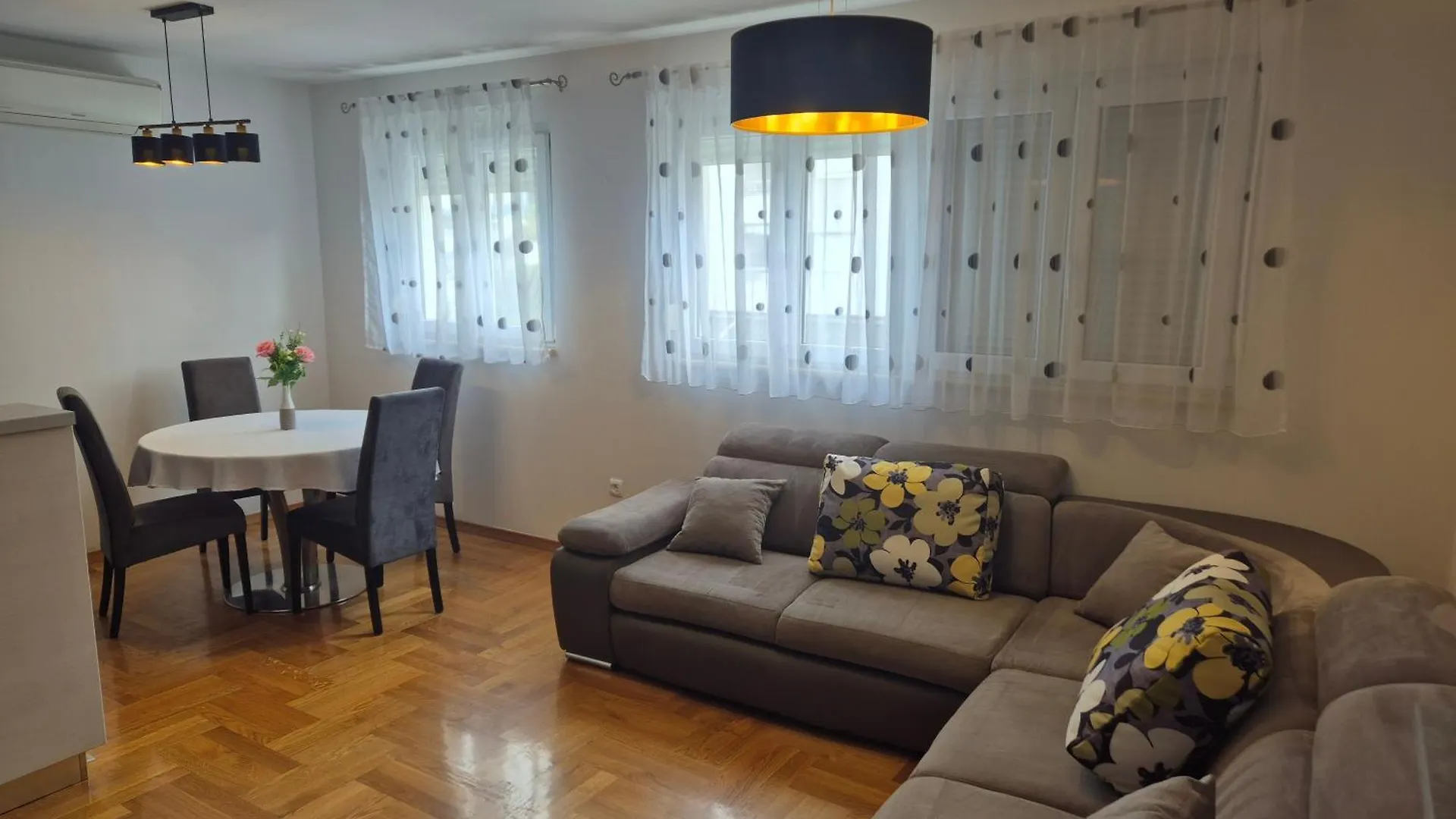 Apartment Znjan Split