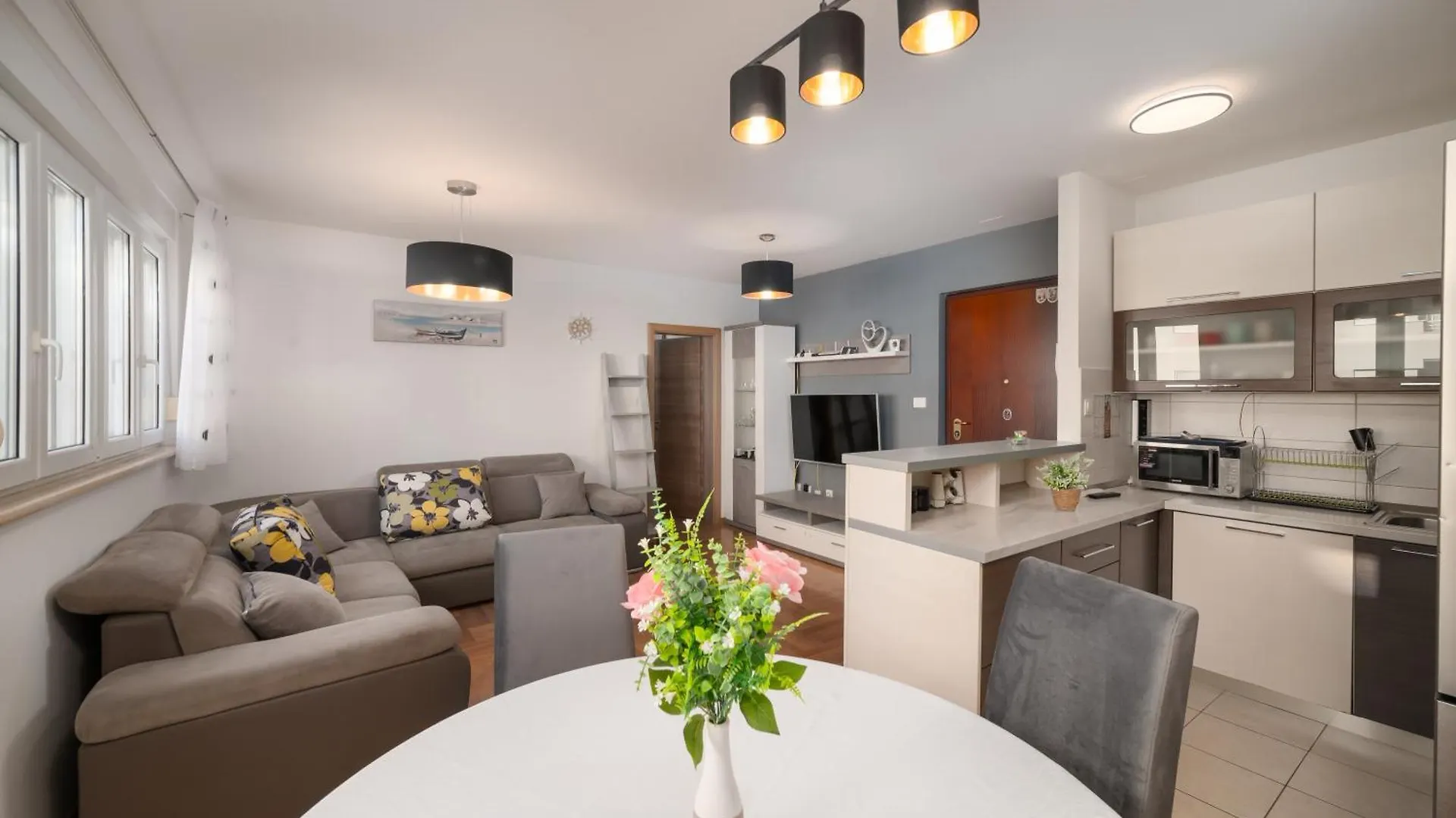 Apartment Znjan Split