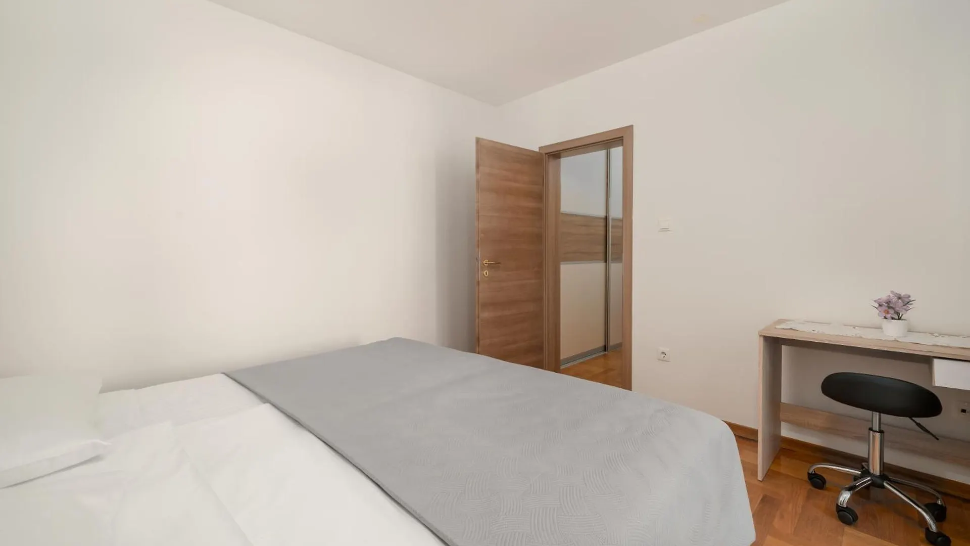 Apartment Znjan Split